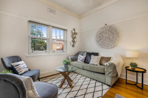 Cute‌ ‌3-Bed‌ ‌Unit‌ ‌with‌ ‌Balcony‌ ‌5‌ ‌min‌ ‌from‌ ‌Beach‌